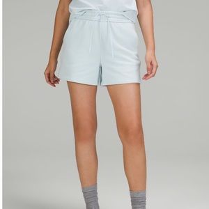 Lululemon Loungeful High Rise Short 4” in Powder Blue Size 6